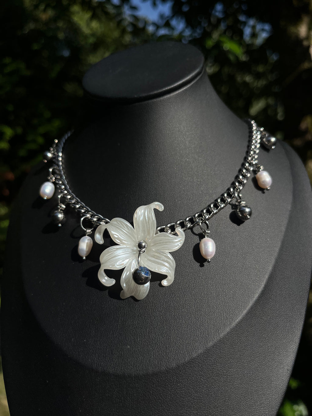 White Garden Pearl Necklace