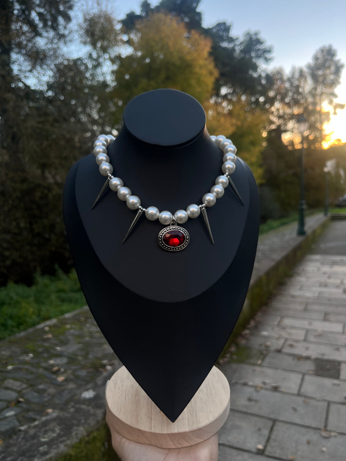 Grunge necklace with medallion