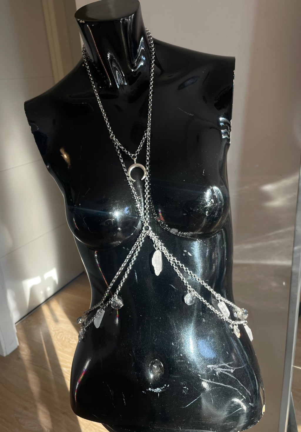 Delicate body chain