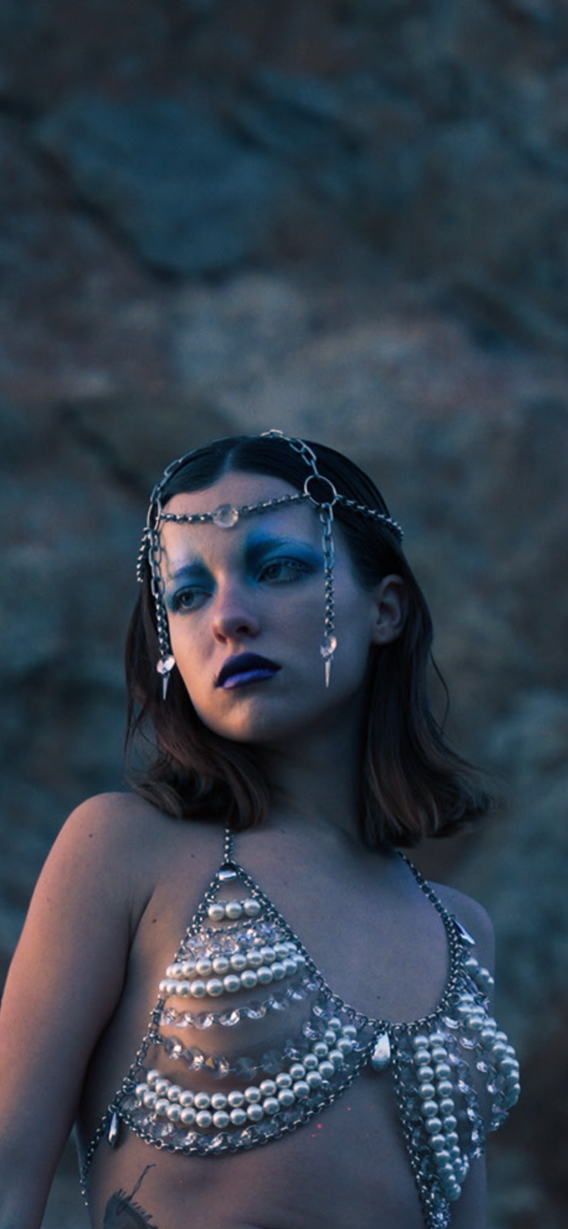 Head jewelry with crystal details