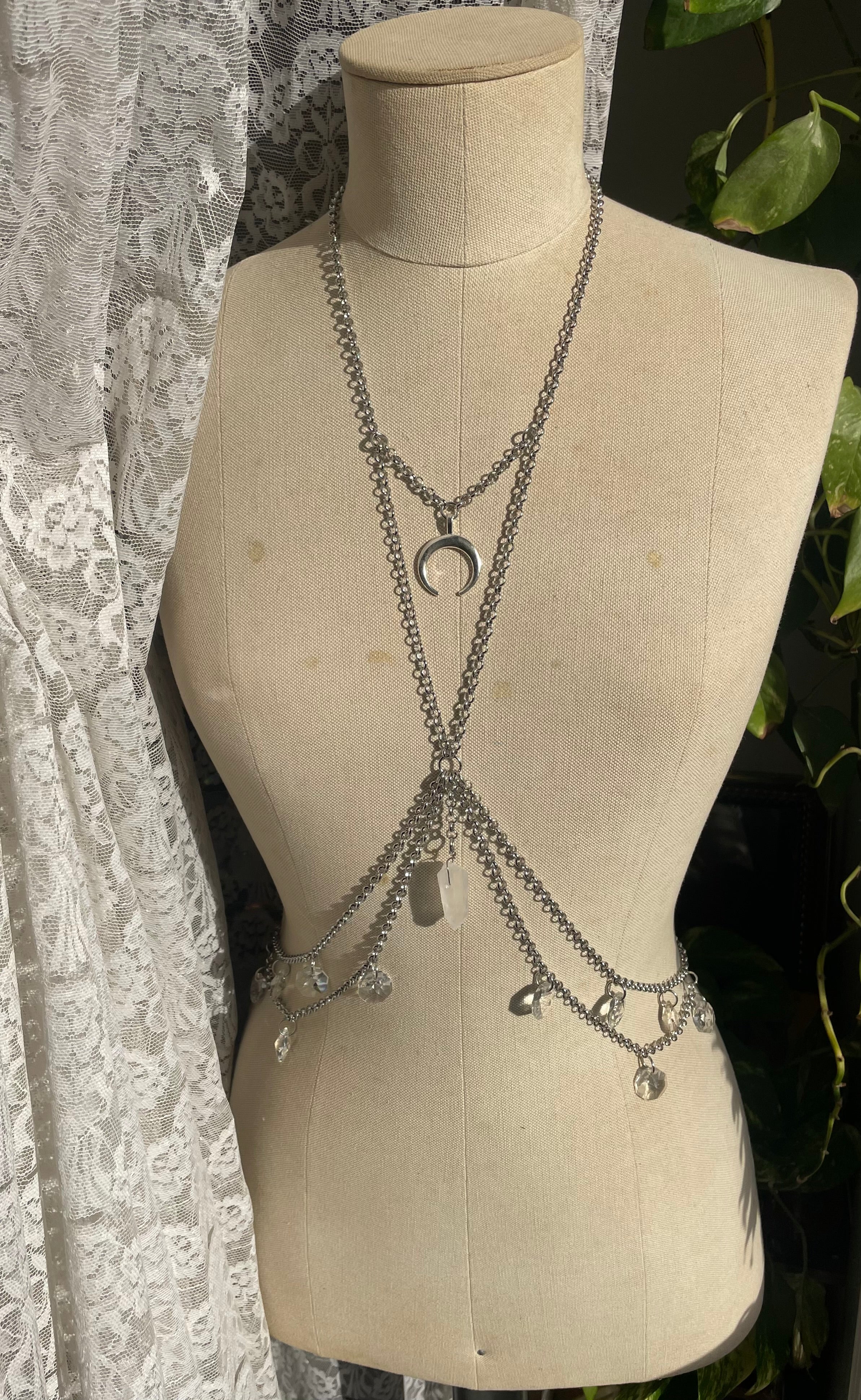 Delicate body chain