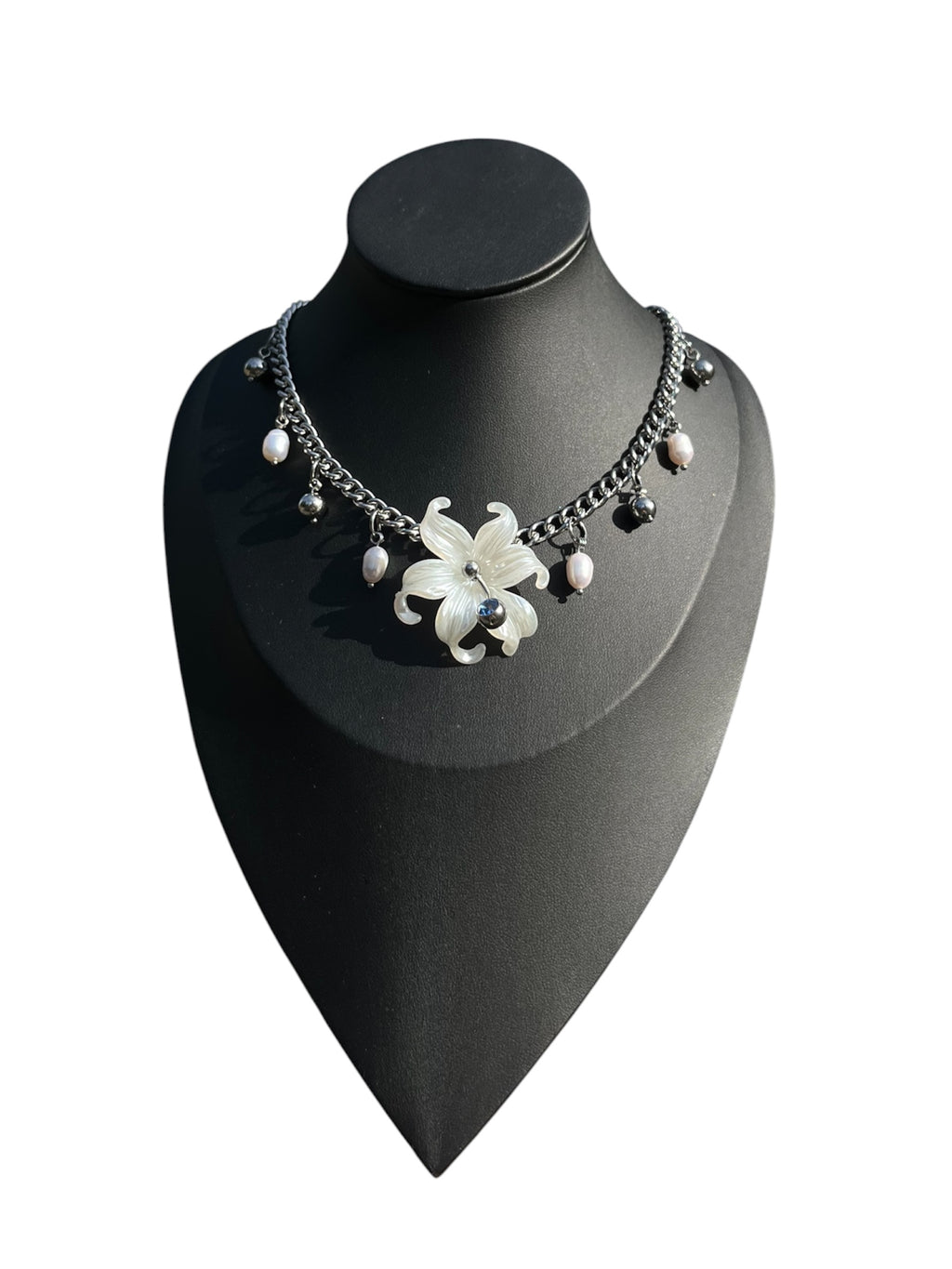 White Garden Pearl Necklace