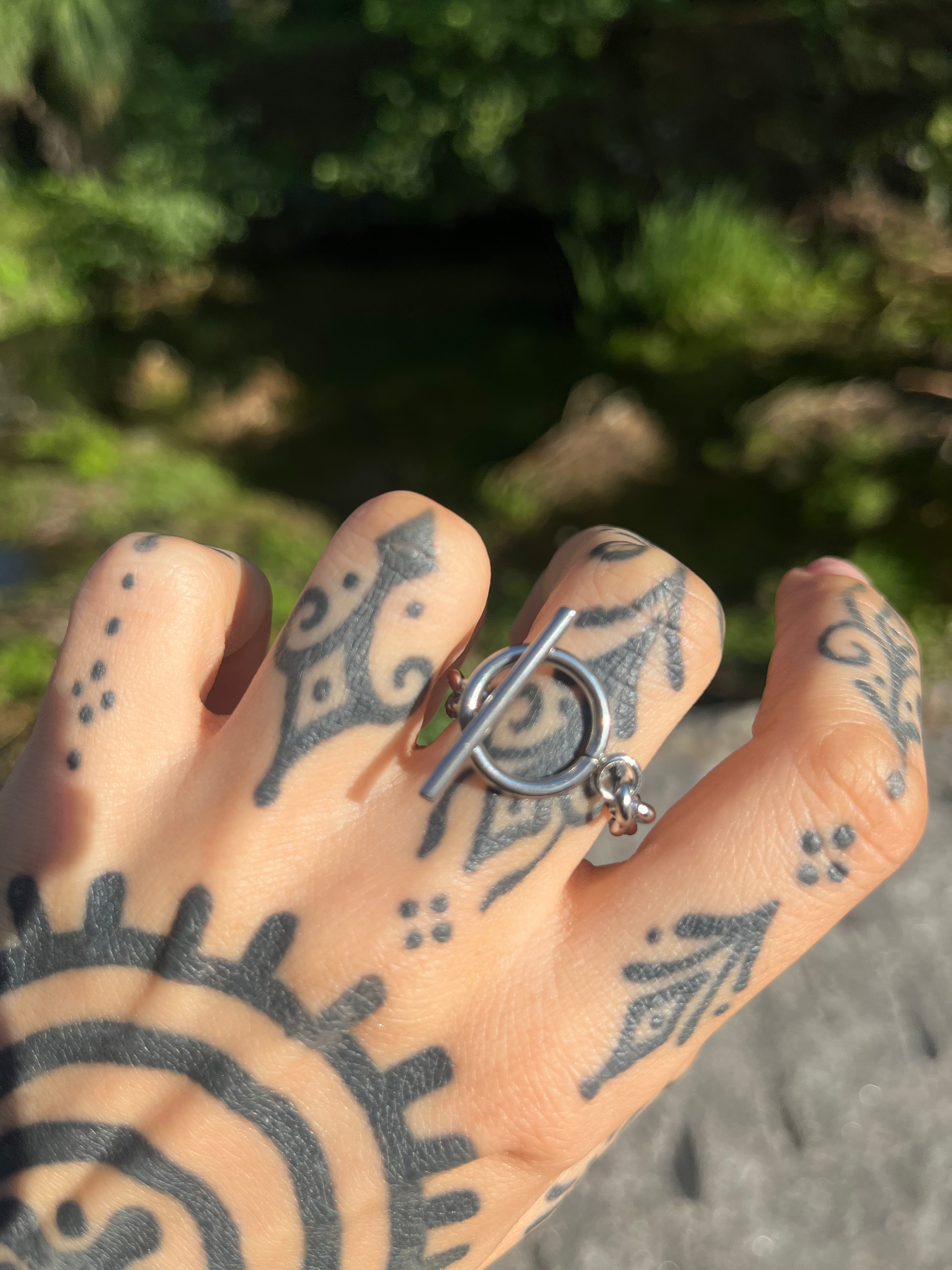 Toggle clasp ring