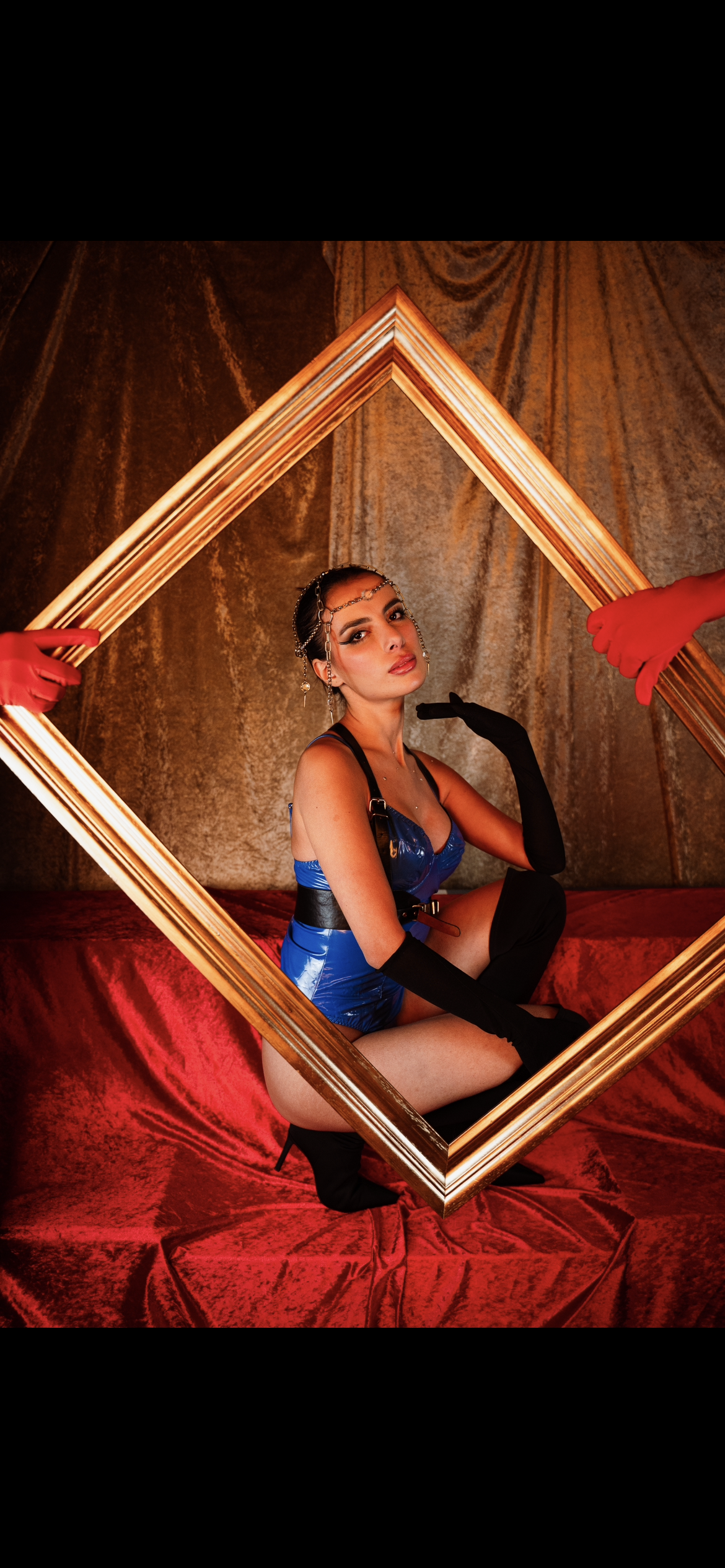 Head jewelry with crystal details