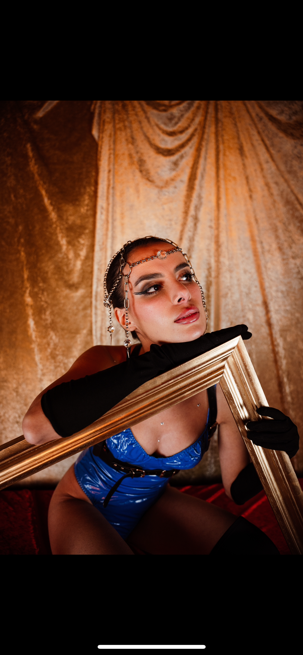 Head jewelry with crystal details