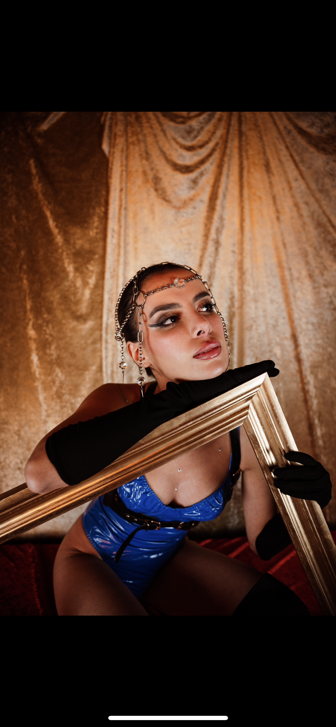 Head jewelry with crystal details
