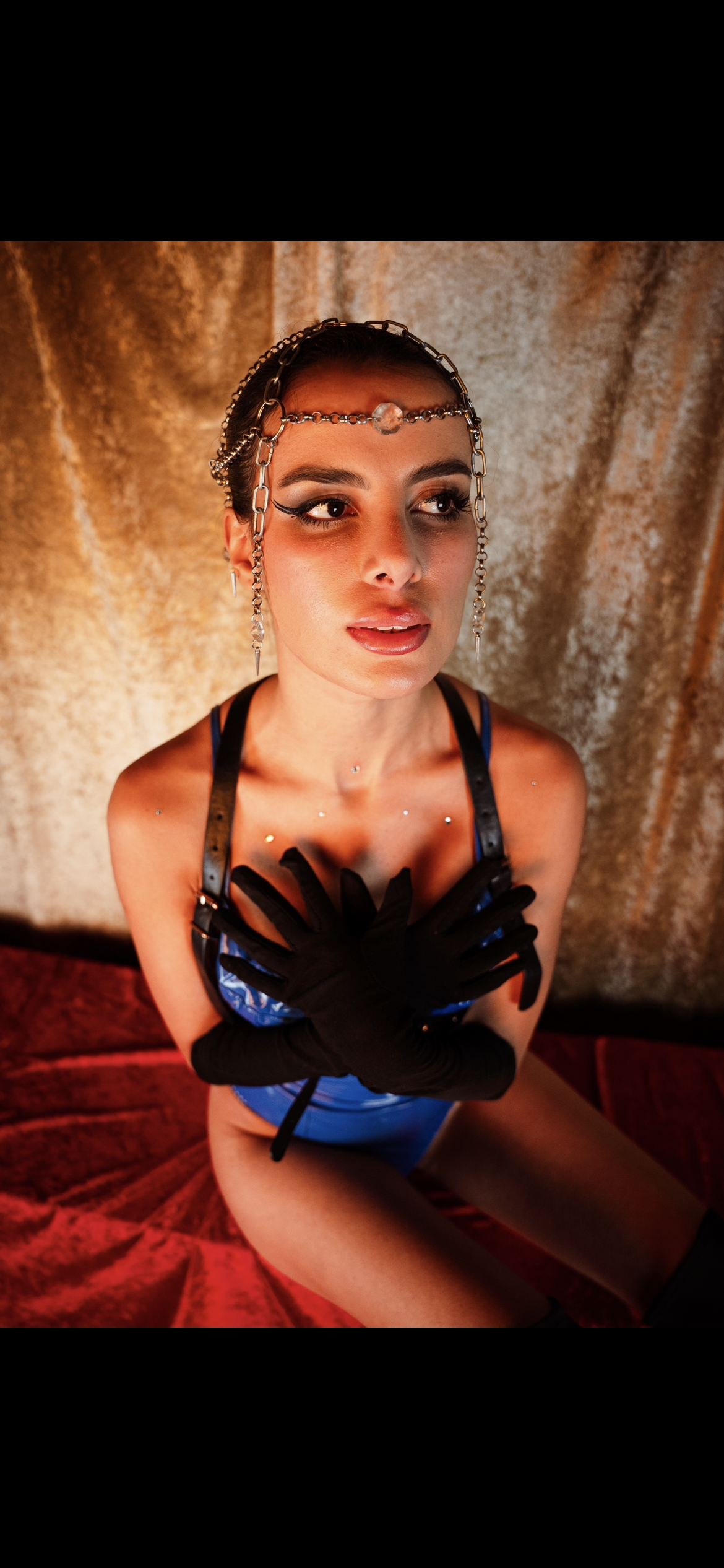 Head jewelry with crystal details